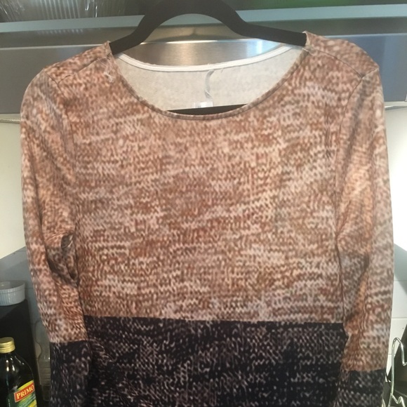 Robe assez originale S small mais je porte medium et elle me fait très bien. - Picture 2 of 2